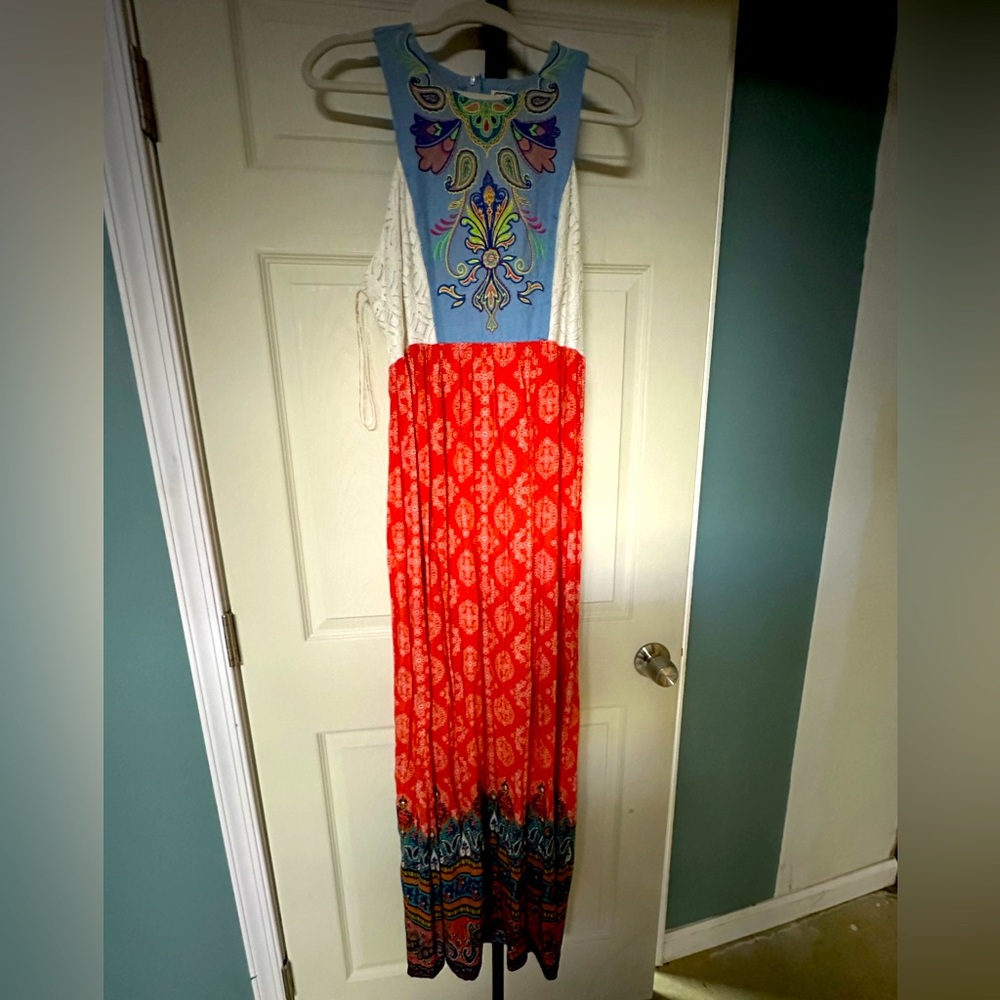 Gorgeous Embroidered, Flying Tomatoes dress size L.
